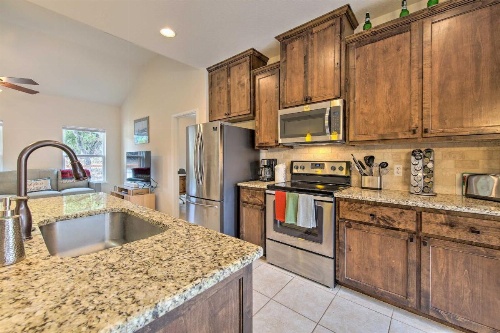 Pet-Friendly Home: 8 Mi to Canyon Lake Marina image 16