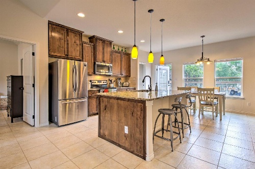 Pet-Friendly Home: 8 Mi to Canyon Lake Marina image 2