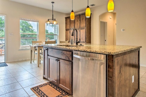 Pet-Friendly Home: 8 Mi to Canyon Lake Marina image 24