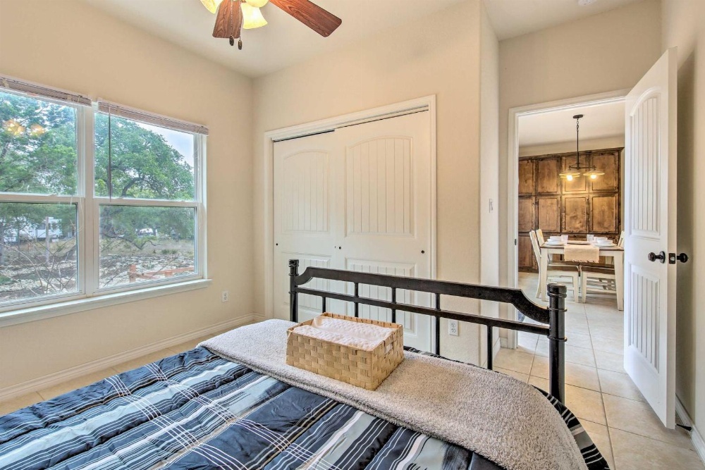 Pet-Friendly Home: 8 Mi to Canyon Lake Marina