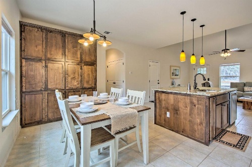 Pet-Friendly Home: 8 Mi to Canyon Lake Marina image 7