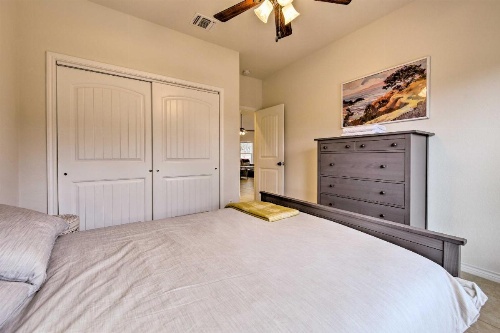 Pet-Friendly Home: 8 Mi to Canyon Lake Marina image 9